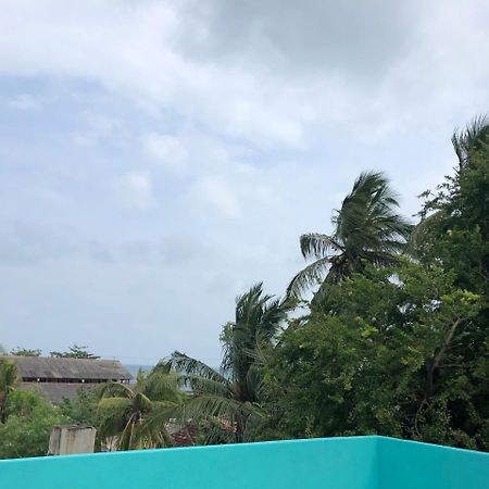 C- World Hotel 亭可马里 外观 照片
